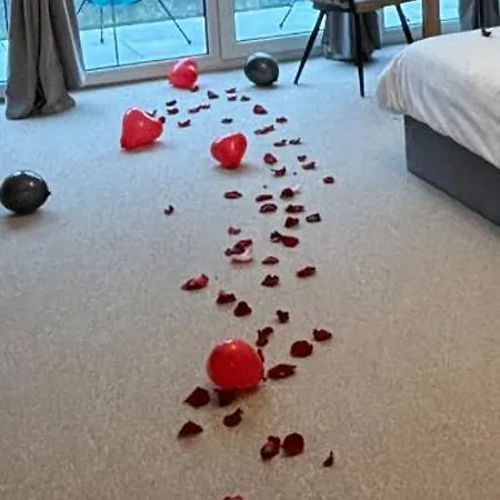 Eden Premium Sauna, Jacuzzi Apartahotel 3*