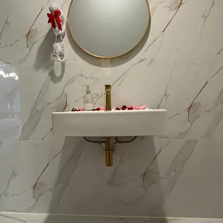 アパートホテル Eden Premium Sauna, Jacuzzi 3*