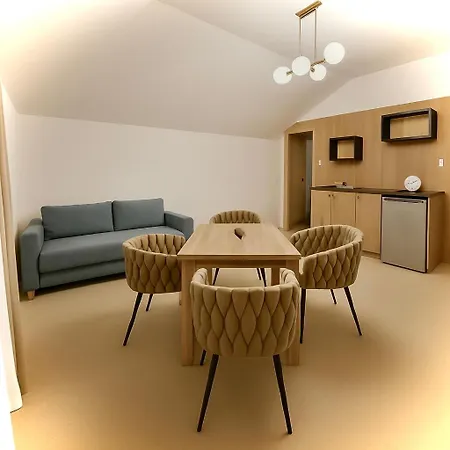 アパートホテル Eden Premium Sauna, Jacuzzi 3*